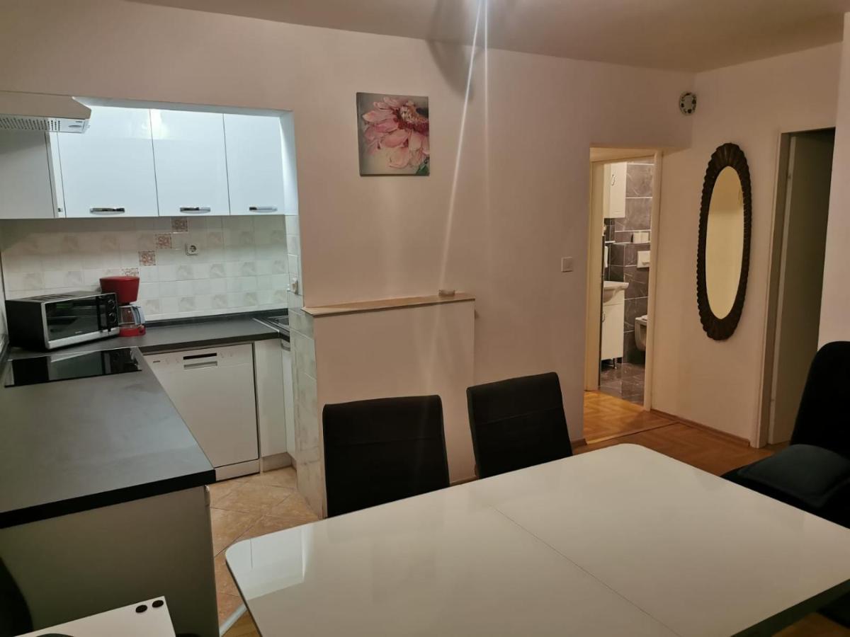 Apartments Tomisa Спліт Екстер'єр фото