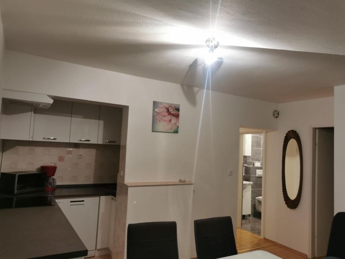 Apartments Tomisa Спліт Екстер'єр фото